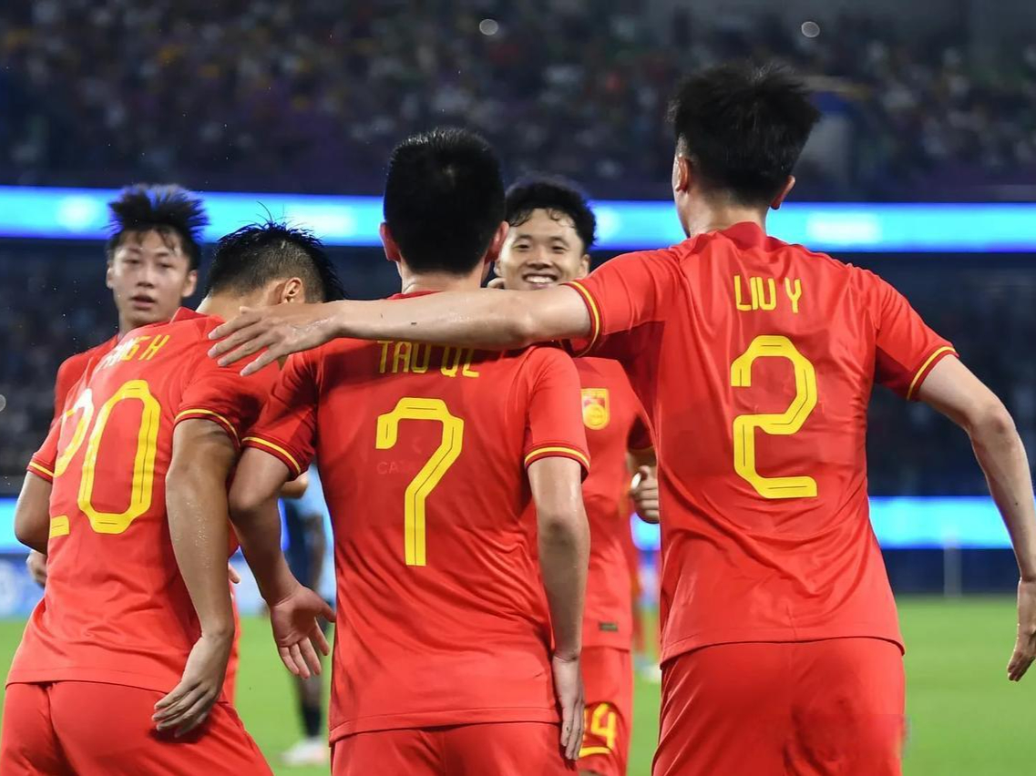 关于中国队在亚洲杯赛场上实现胜利继续前行的信息