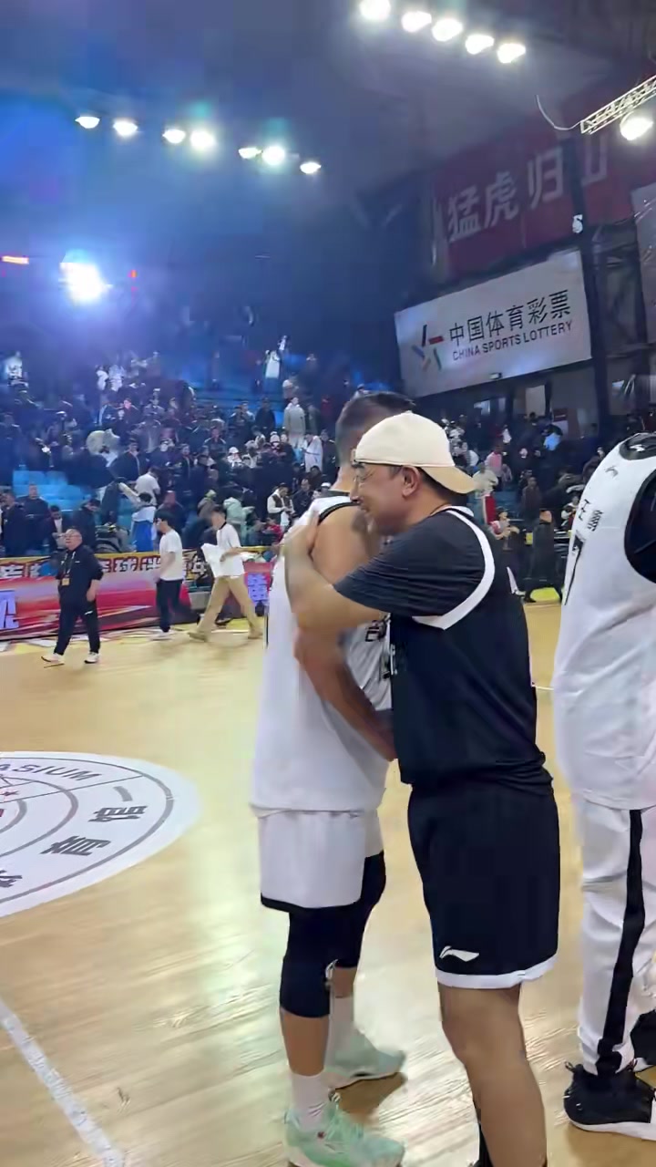 关于全明星周末活动吸引众多球迷参与，热闹非凡的信息